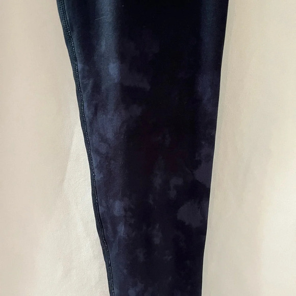 Sol & Mane sacred Cora Tri Legging Black with Gold graphics size Large - Picture 5 of 6